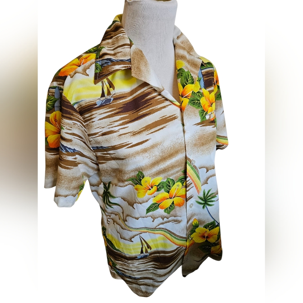 Rae Nani Hawii Tropical Floral Button-Up Shirt Size Med.